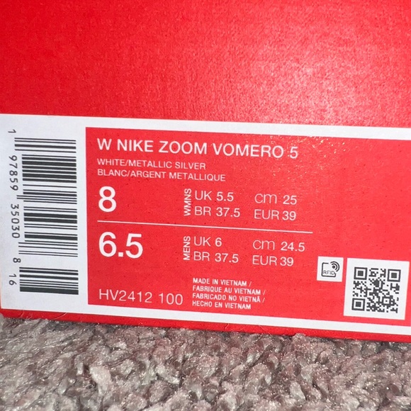 BRAND NEW IN BOX Nike Vomero 5 Women's Sneakers - White, Silver, and Deep Blue - Picture 8 of 15